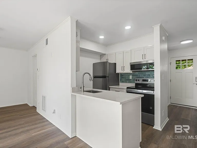 2024 Sea Cliff Dr N #2024 — Photo 8