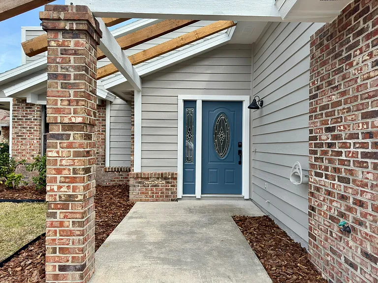 1305 Northside Dr — Photo 2