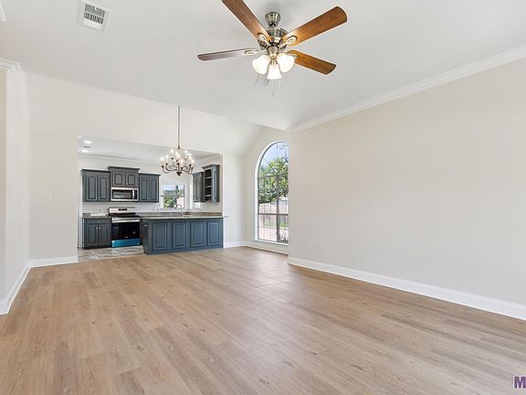 4th image of 29403 White Oak Dr