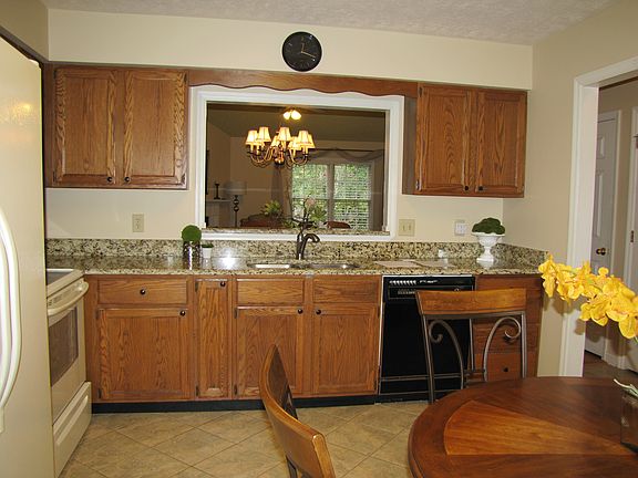 4th image of 7625 Breckenridge Ln