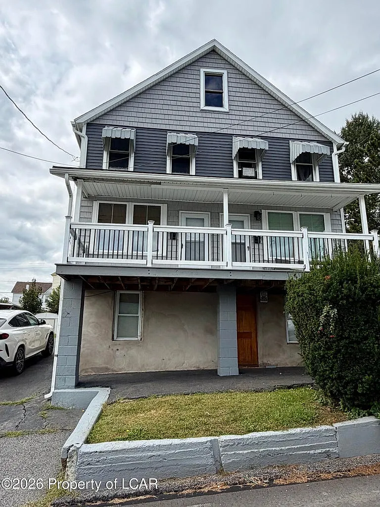 2 bed, 958 sqft, $1,300 — Photo 1