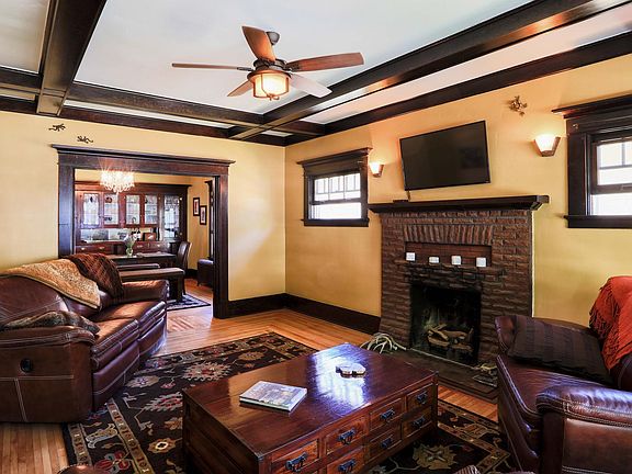 Living Room with 55" TV