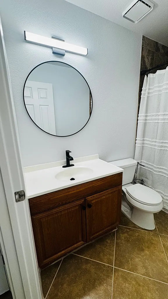 Charming 2BR, In-Unit Washer/Dryer, Private Fenced Yard, Pets welcome — Photo 3