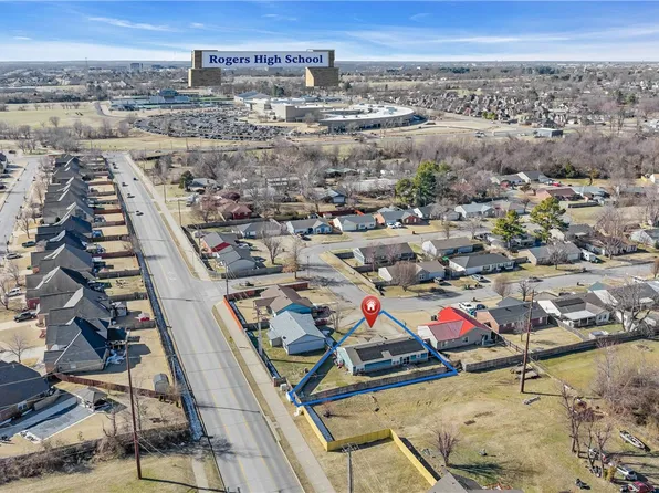 2315 S 17th St, Rogers, AR 72758