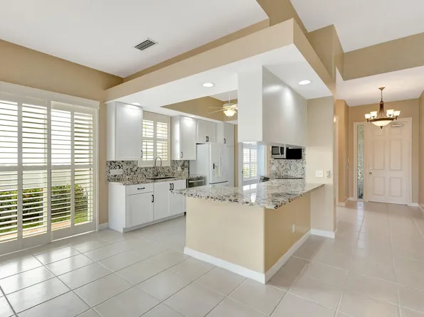 8045 Laborie Lane, Wellington, FL 33414