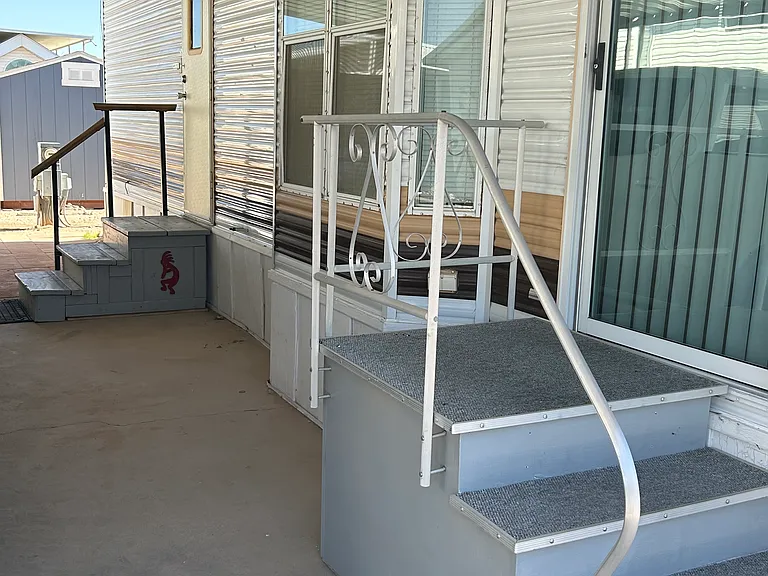 216 E Ocotillo Dr — Photo 2