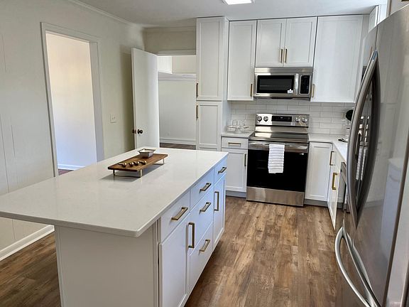 Gorgeous brand new kitchen! All new cabinets, appliances, quartz countertops, beautiful new waterproof flooring, new lighting. New counter height bar that seats 4. 3 stools will fit on the side and one on the end. All new lighting. Upscale cabinets sof