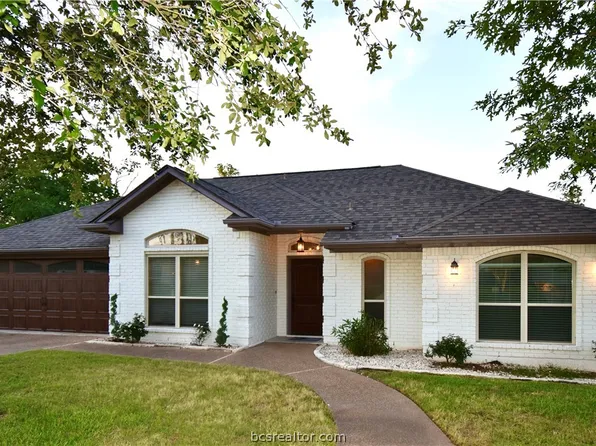 2613 Manchester Dr, Bryan, TX 77802
