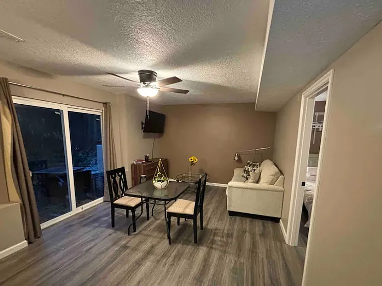 2100 Willamette View Ct — Photo 4