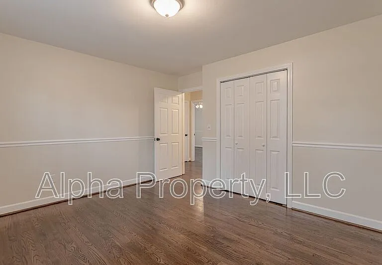 400 Fairhaven Dr — Photo 16