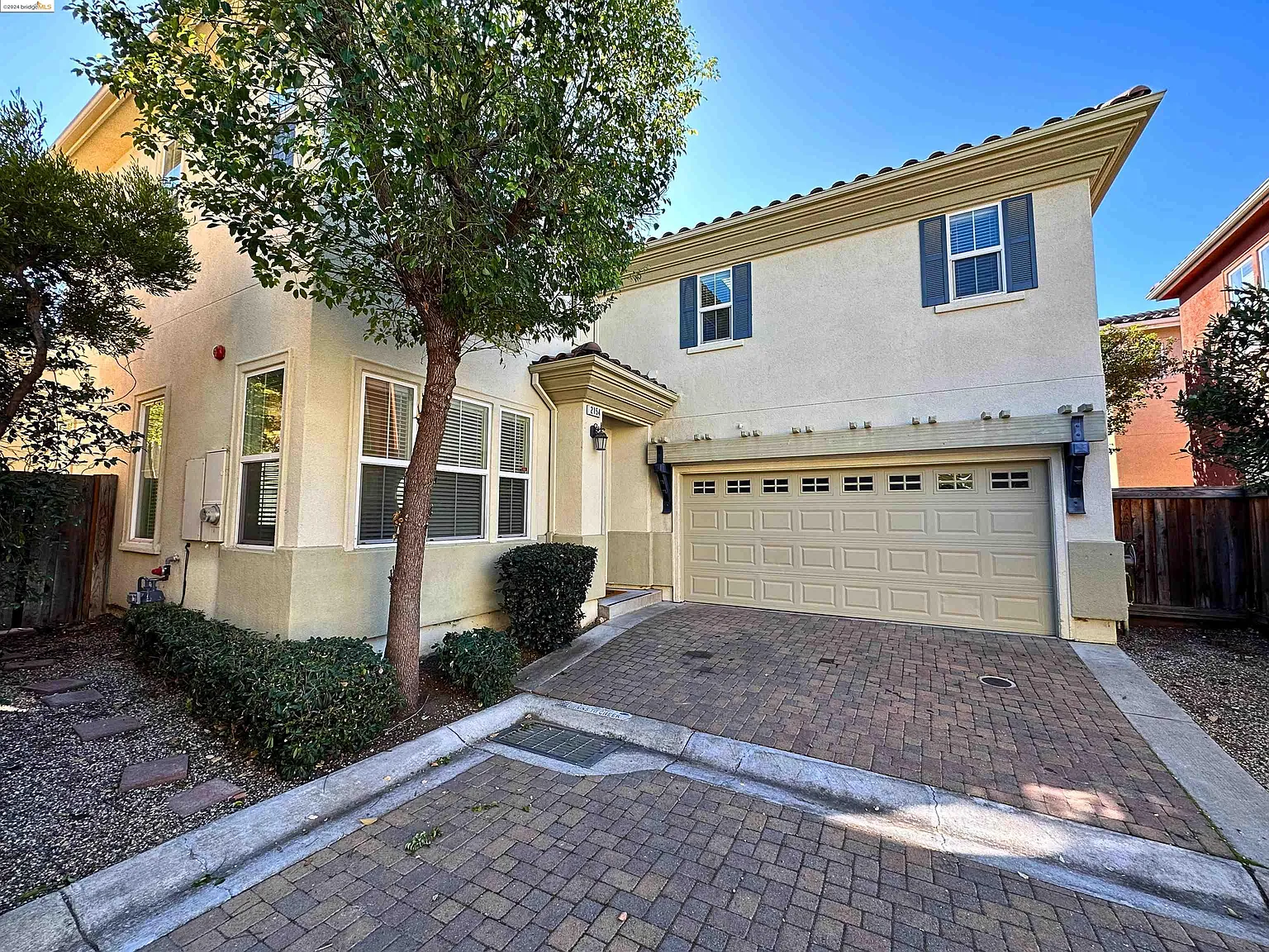 2154 Prato St photo 1