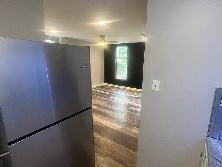 838 Oak St #D — Photo 9
