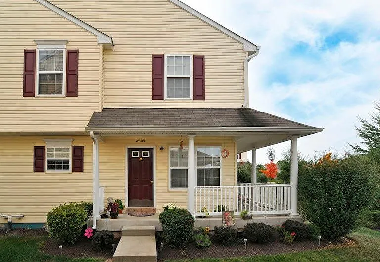 225 Prairie Ct — Photo 3