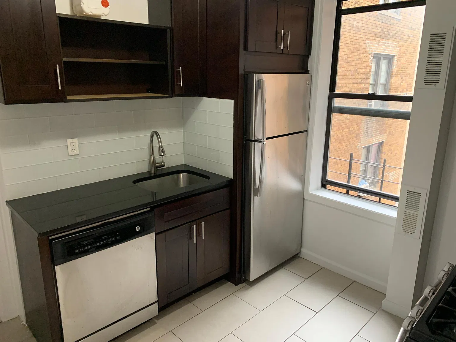4 bed, $1,225 — Photo 1