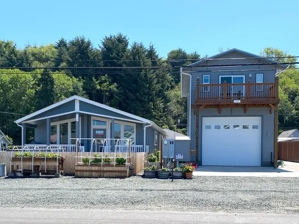 610 Broadway Ave, Winchester Bay, OR 97467