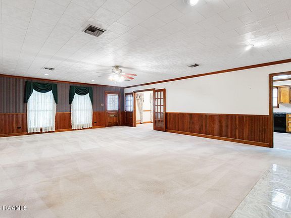 5th image of 200 N Trahan Ave
