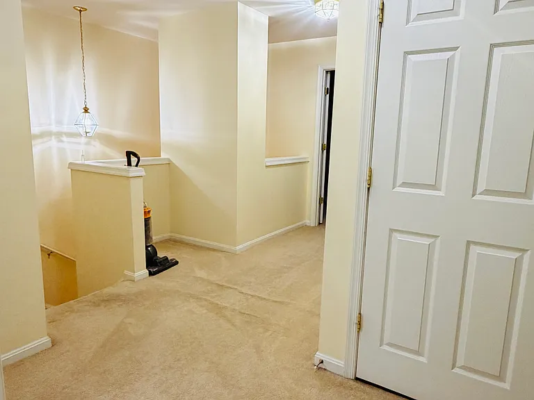 Landing/Hallway b/w 3-bedrooms