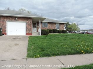 201 S College Ave APT B, Warrensburg, MO 64093