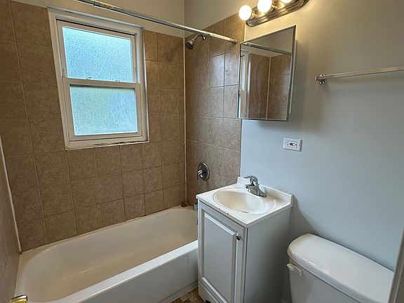 4th image of 7021-7033 N Glenwood Ave #2