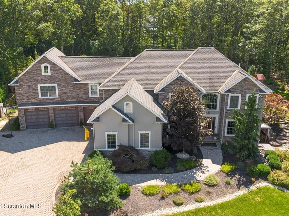 117 Wellington Dr, Moscow, PA 18444
