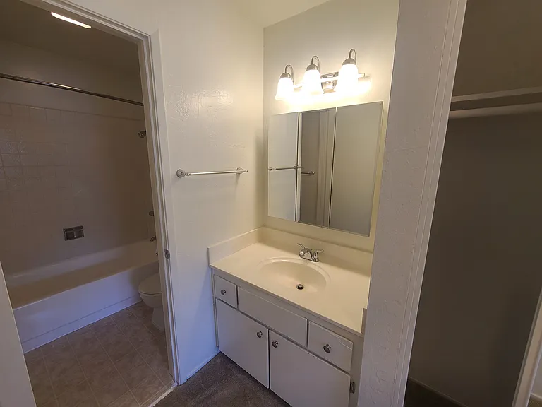 Tropic Sands Apartments — Photo 8