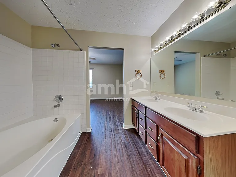 9021 Crimson Oak Dr — Photo 10