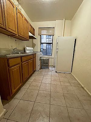 3rd image of 354 E 21st St APT 2H