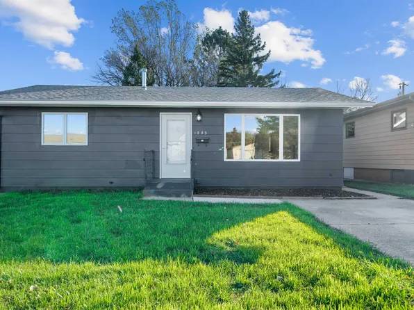 1223 5th St SW, Minot, ND 58701