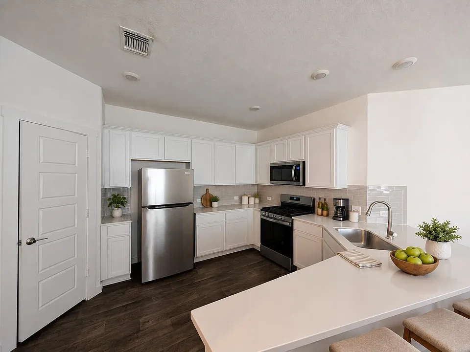 3025 Egan Dr