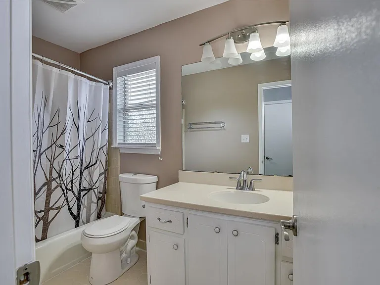 202 Holden Dr — Photo 28