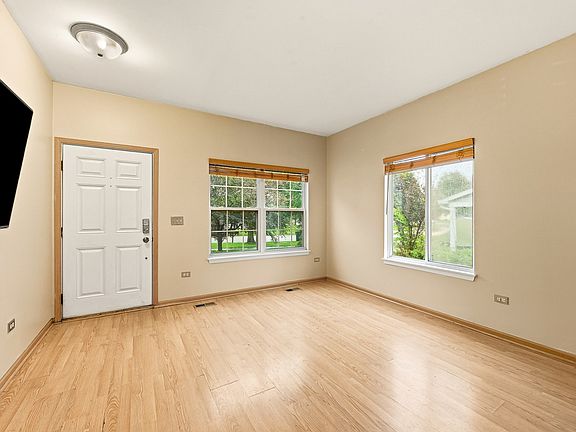 4th image of 427 Alyssa St