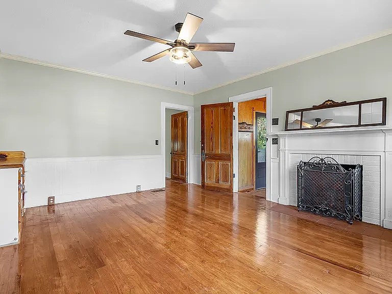 2347 Byrnes Dr — Photo 7