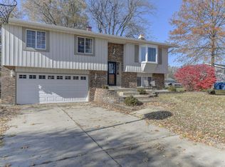 8950 Marquette St, Saint John, IN 46373