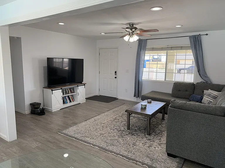 1534 W 6th Dr — Photo 10