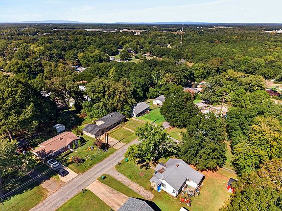 4th image of 121 Crescent Cir