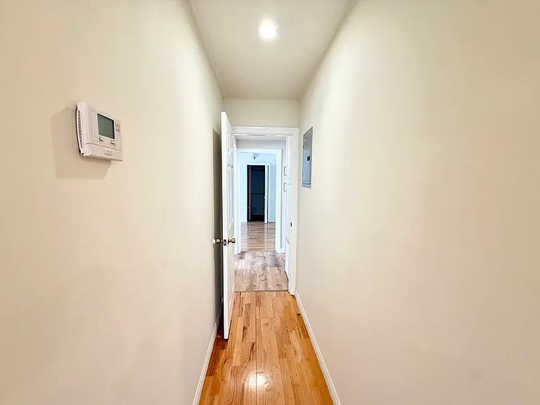 3774 La Crescenta Ave — Photo 17