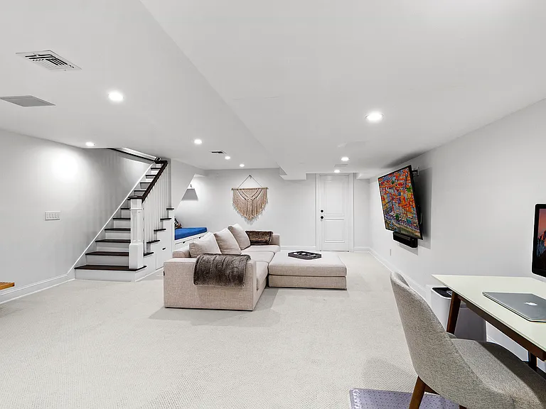 139 Northside Dr — Photo 29