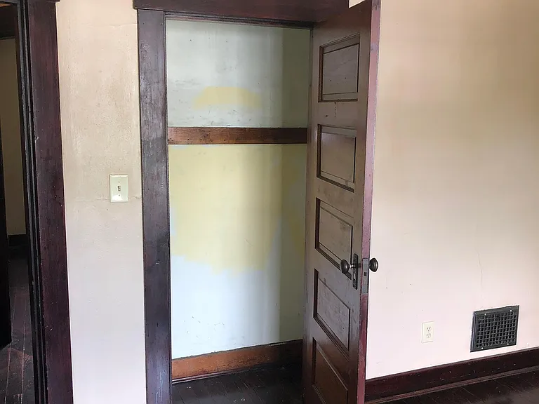 1820 Clarendon Ave — Photo 6