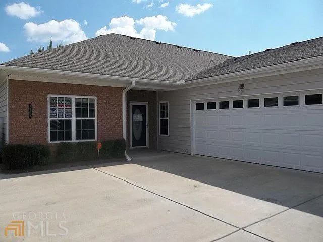 1302 Commonwealth Cir photo 1