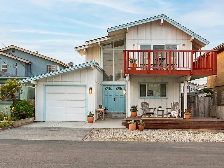 330 Tahiti St — Photo 3