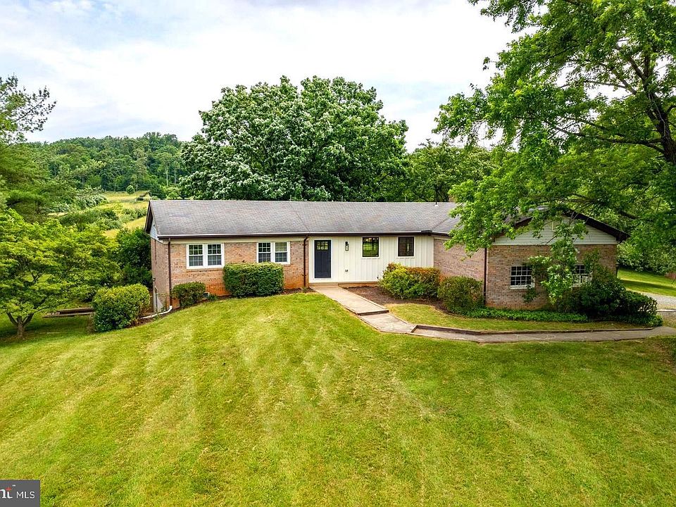 18490 Yellow Schoolhouse Rd Round Hill, VA, 20141 Apartments for Rent