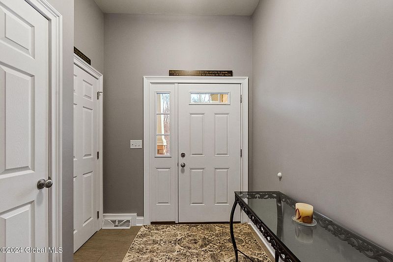 4th image of 211 Steeple Way