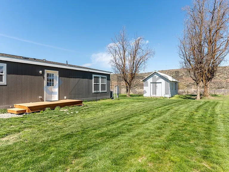 23143 Lowe Rd E — Photo 33