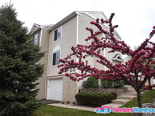 2879 Arboretum Vilg Trl, Chanhassen, MN 55317