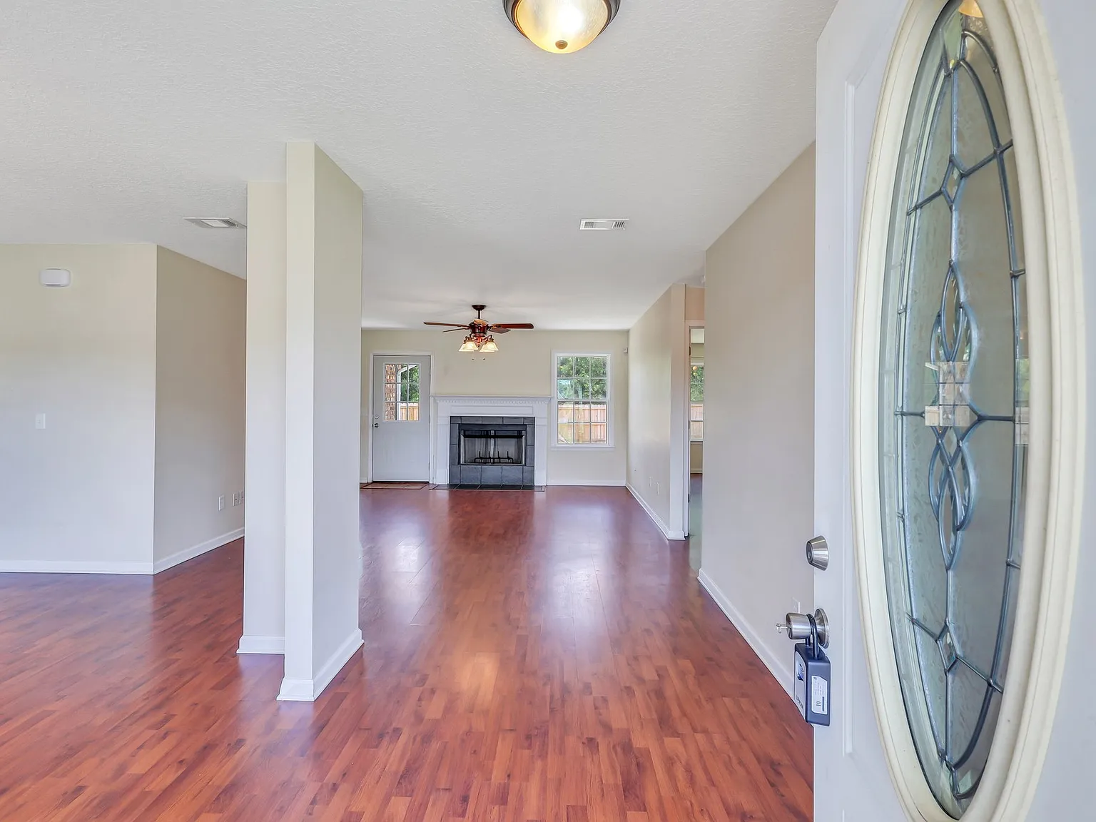 3 bed, 1894 sqft, $2,050 — Photo 4