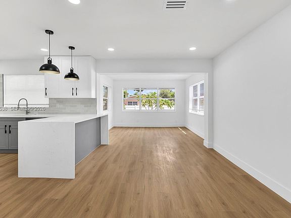 3rd image of 327 SE 2nd Ave