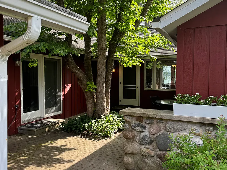 3756 Springwater Beach Rd — Photo 19