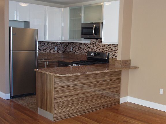 3rd image of 3003 Newtown Ave APT 3F