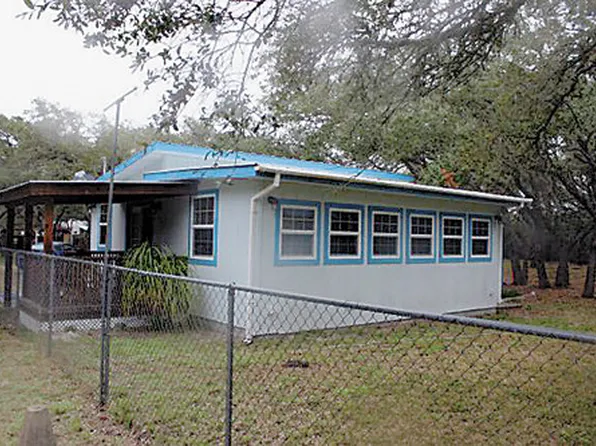 218 Old Schoolhouse Rd, Rockport, TX 78382