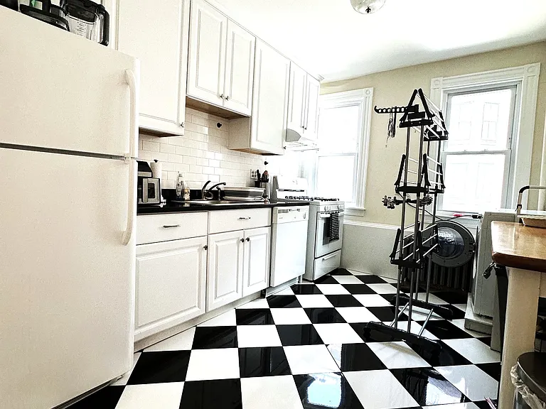 12 Follen St #2 — Photo 3